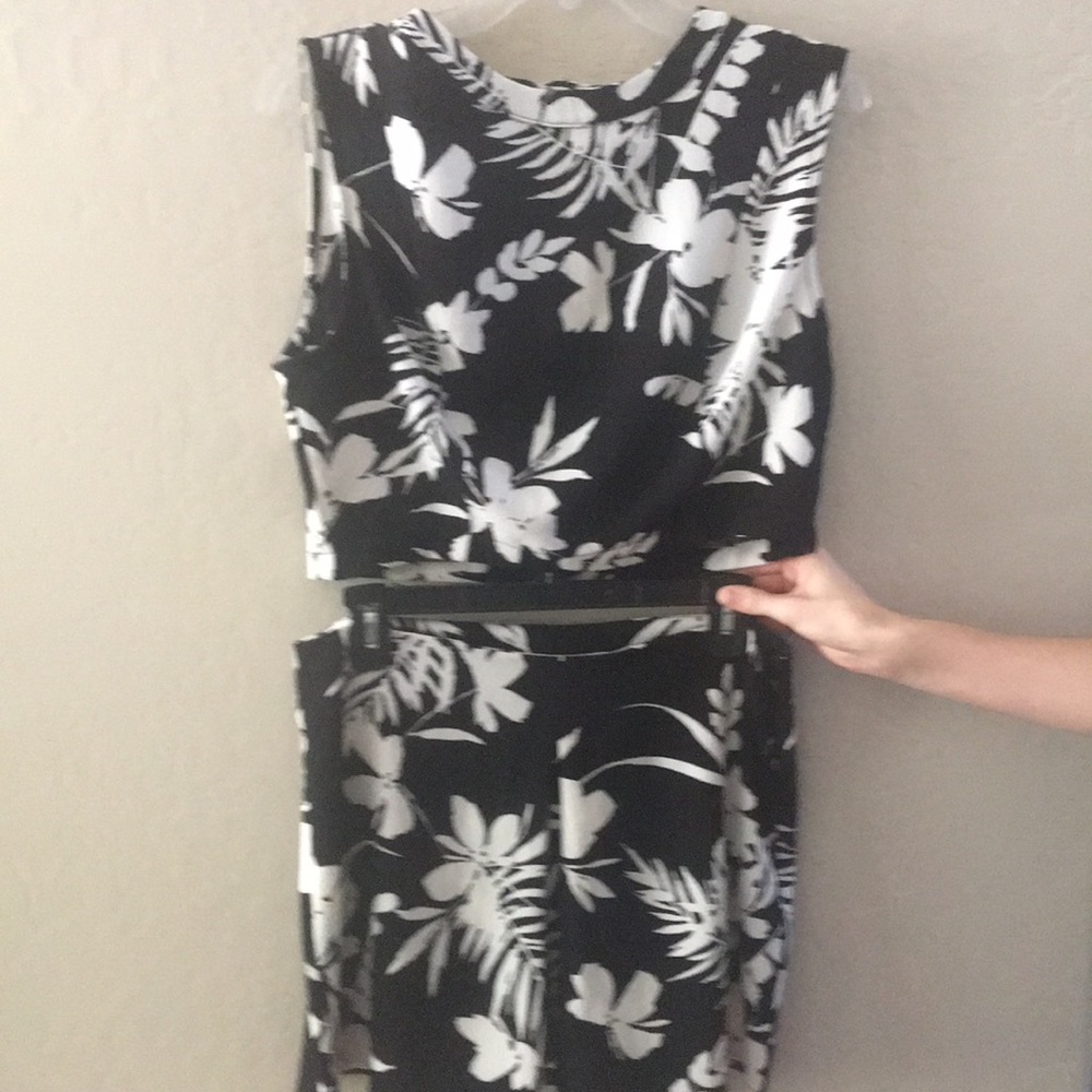 2-piece set - crop top and shorts size L